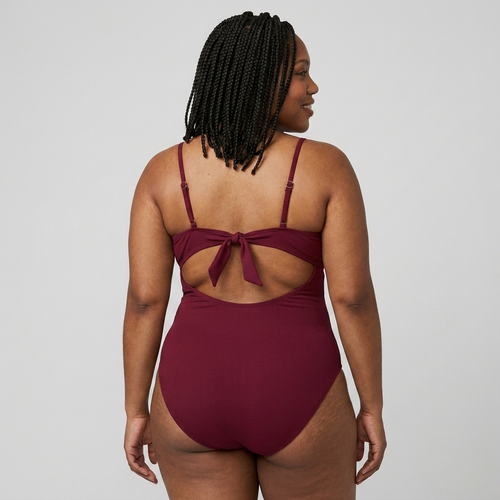 Sculpt™ — Bañador Moldeador con Aberturas que Realza